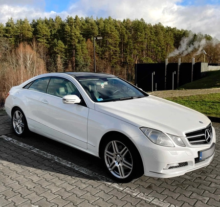 Mercedes-Benz Klasa E cena 52900 przebieg: 166000, rok produkcji 2010 z Szczytna małe 106